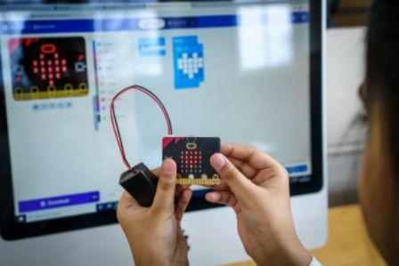 Hravo s Micro:bitom v októbri
